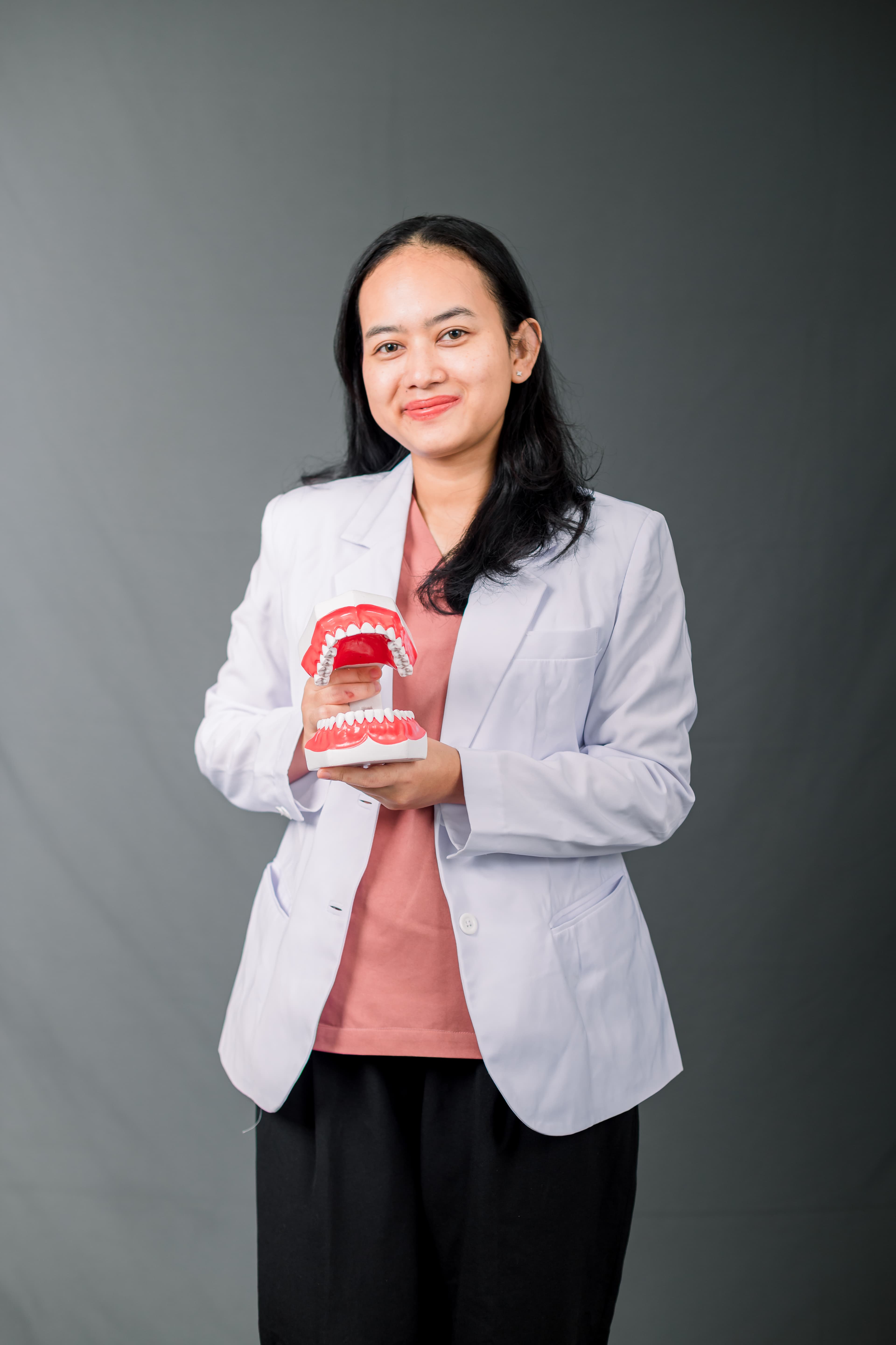 Foto drg. Diahning Sekar Ayu